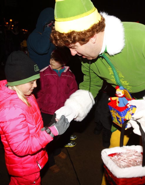 112814cc-holiday-hoopla-03